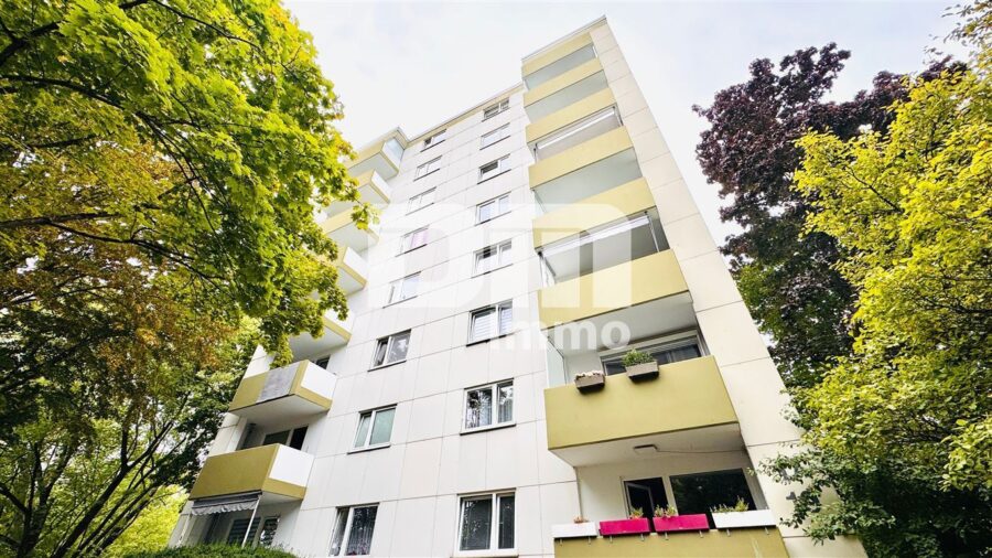 Schöne Zwei-Zimmer Wohnung im beliebten Stadtteil Wettbergen mit Balkon und Panoramablick - Straßenansicht